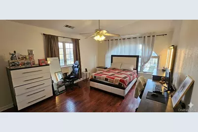 381 Marguerite Avenue, Floral Park, NY 11001 - Photo 15
