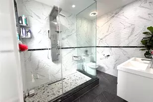 381 Marguerite Ave, Floral Park, NY 11001 - Photo 3