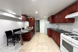 381 Marguerite Ave, Floral Park, NY 11001 - Photo 13