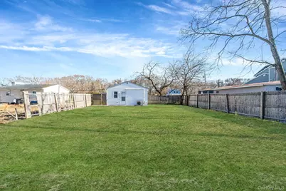 42 Oak Drive, Riverhead, NY 11901 - Photo 21