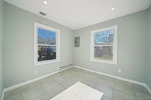 42 Oak Dr, Riverhead, NY 11901 - Photo 5