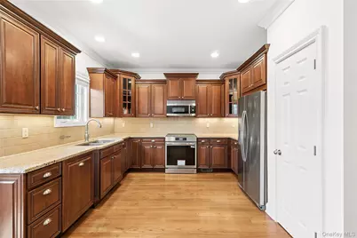 106 Morris Avenue #7, Rockville Centre, NY 11570 - Photo 7