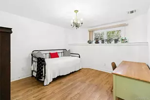 106 Morris Ave, Rockville Centre, NY 11570 - Photo 23