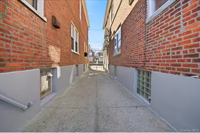 2734 Pearsall Avenue, Bronx, NY 10469 - Photo 19