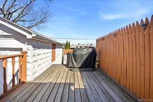 2734 Pearsall Ave, Bronx, NY 10469 - Photo 17