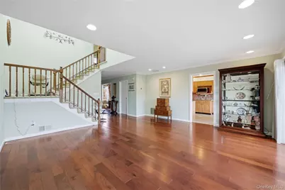 282 Helm Lane, Bay Shore, NY 11706 - Photo 9