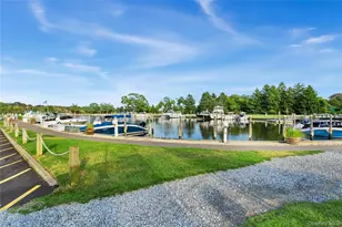 282 Helm Ln, Bay Shore, NY 11706 - Photo 43