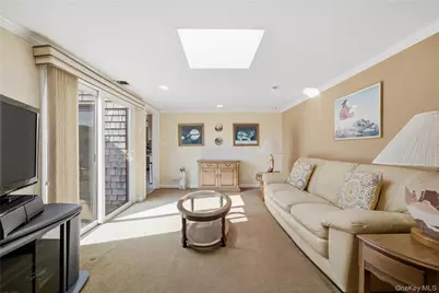 282 Helm Lane, Bay Shore, NY 11706 - Photo 17