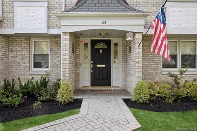 25 Fairway Circle S, Manhasset, NY 11030 - Photo 1