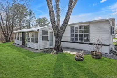 74 Maple St, East Quogue, NY 11942 - Photo 17