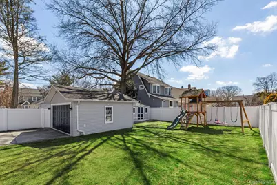 420 Scranton Avenue, Lynbrook, NY 11563 - Photo 19