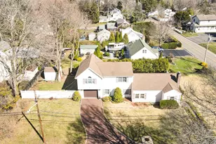 43 Fort Hill Rd, Huntington, NY 11743 - Photo 3