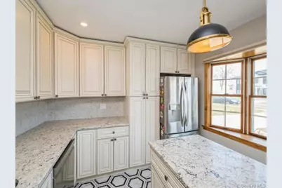 8 Crabtree Lane, Levittown, NY 11756 - Photo 5