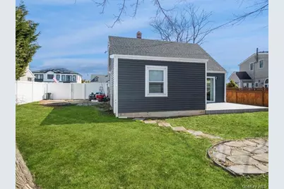 8 Crabtree Lane, Levittown, NY 11756 - Photo 23