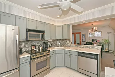 38 Moss Lane, Levittown, NY 11756 - Photo 5