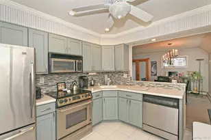 38 Moss Ln, Levittown, NY 11756 - Photo 5