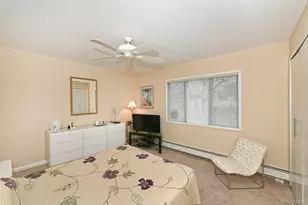 38 Moss Ln, Levittown, NY 11756 - Photo 13