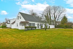 38 Moss Ln, Levittown, NY 11756 - Photo 3