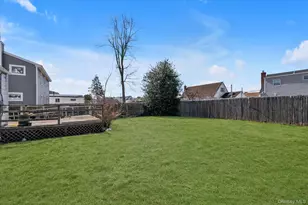 120 W 19th St, Deer Park, NY 11729 - Photo 23