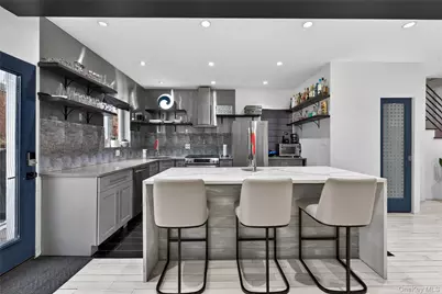 2033 Hering Avenue, Bronx, NY 10461 - Photo 3