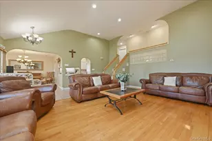 1600 Milburn Ct, Wantagh, NY 11793 - Photo 5