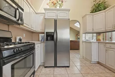 1600 Milburn Court, Wantagh, NY 11793 - Photo 11