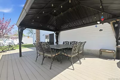 1600 Milburn Court, Wantagh, NY 11793 - Photo 37