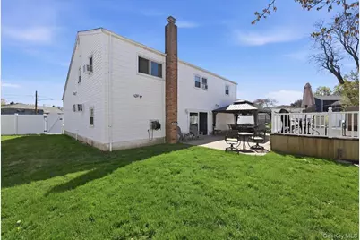 1600 Milburn Court, Wantagh, NY 11793 - Photo 43
