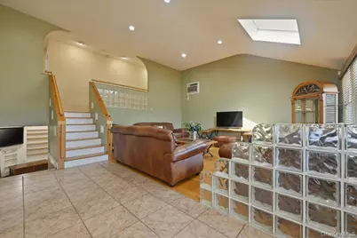 1600 Milburn Court, Wantagh, NY 11793 - Photo 3