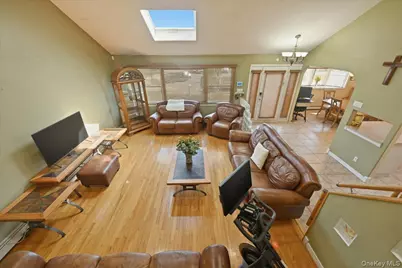 1600 Milburn Court, Wantagh, NY 11793 - Photo 13