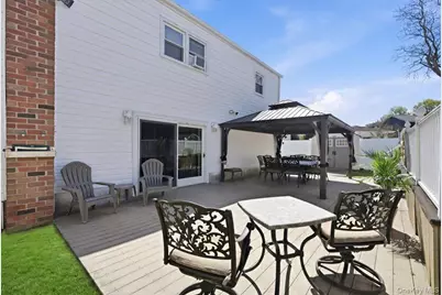 1600 Milburn Court, Wantagh, NY 11793 - Photo 35