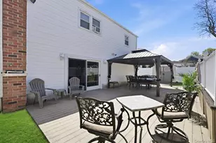 1600 Milburn Ct, Wantagh, NY 11793 - Photo 35