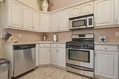 1600 Milburn Court, Wantagh, NY 11793 - Photo 9