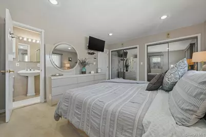 1600 Milburn Court, Wantagh, NY 11793 - Photo 15