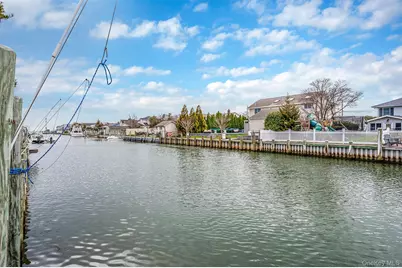 34 Secatogue Lane E, West Islip, NY 11795 - Photo 13