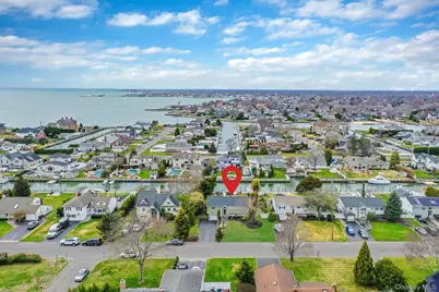 34 Secatogue Lane E, West Islip, NY 11795 - Photo 3