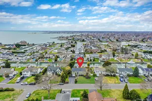 34 Secatogue Ln E, West Islip, NY 11795 - Photo 3