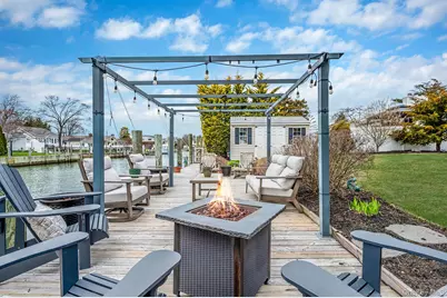 34 Secatogue Lane E, West Islip, NY 11795 - Photo 9