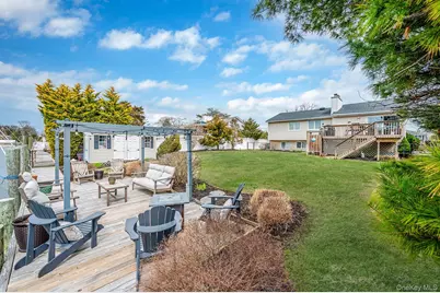 34 Secatogue Lane E, West Islip, NY 11795 - Photo 9