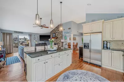 34 Secatogue Lane E, West Islip, NY 11795 - Photo 19