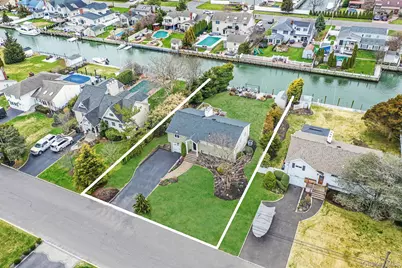 34 Secatogue Lane E, West Islip, NY 11795 - Photo 5