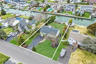 34 Secatogue Ln E, West Islip, NY 11795 - Photo 5