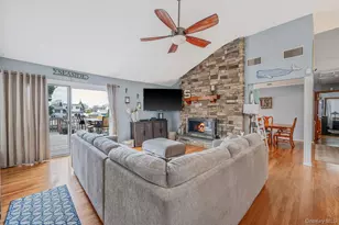 34 Secatogue Ln E, West Islip, NY 11795 - Photo 15