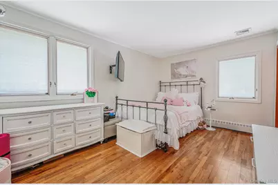 34 Secatogue Lane E, West Islip, NY 11795 - Photo 23