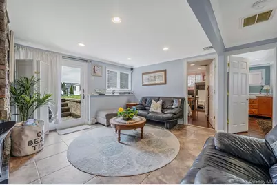 34 Secatogue Lane E, West Islip, NY 11795 - Photo 31