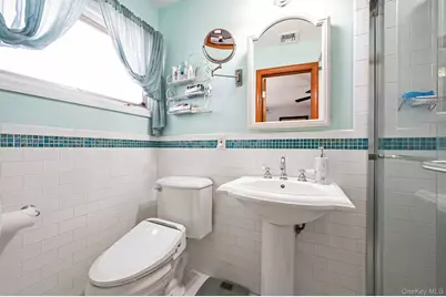 34 Secatogue Lane E, West Islip, NY 11795 - Photo 27