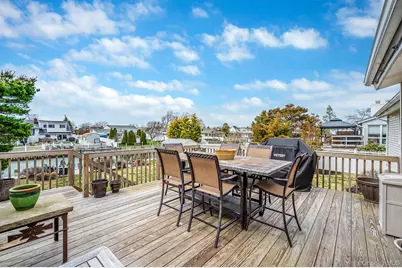 34 Secatogue Lane E, West Islip, NY 11795 - Photo 11