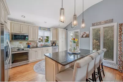 34 Secatogue Lane E, West Islip, NY 11795 - Photo 17