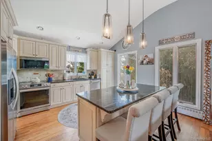 34 Secatogue Ln E, West Islip, NY 11795 - Photo 17