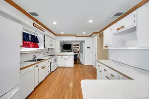 30 County Line Rd, Farmingdale, NY 11735 - Photo 13